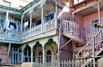 Traditionelle Holzbalkone in der Altstadt