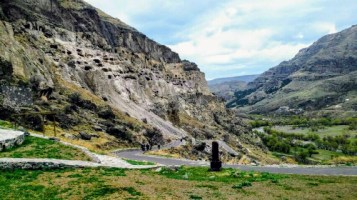 Spektakuläre Vardzia-Schlucht