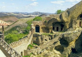 Kloster mitten im Gebirge