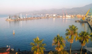 Batumis historischer Hafen im Abendlicht